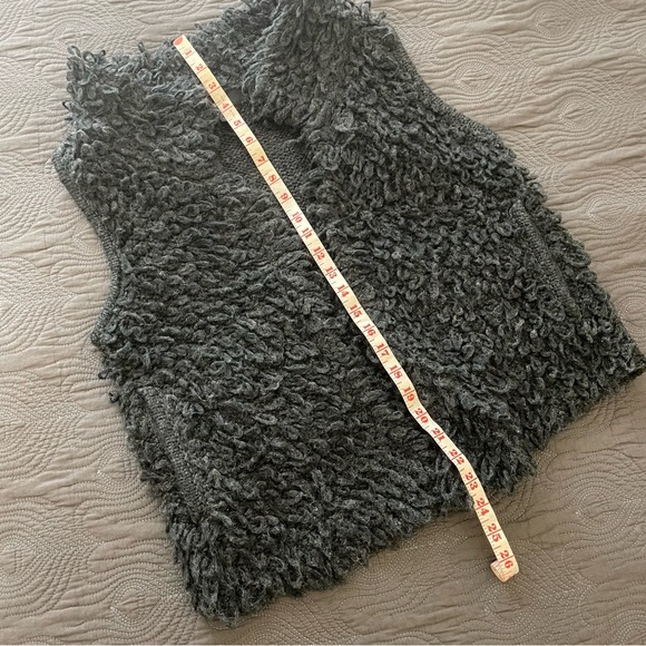 Mossimo Charcoal Heather Gray Looped Yarn Sweater Vest - Picture 9 of 9